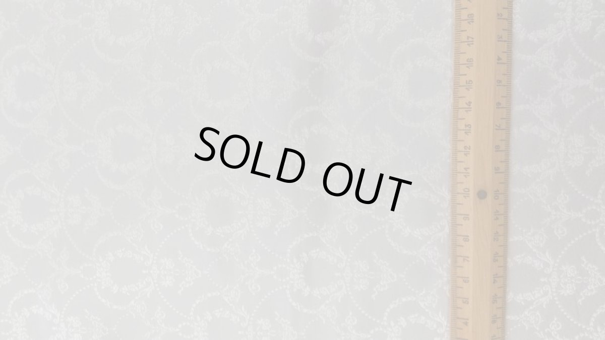 画像3: シルクジャガード ローズダマスク柄　シルバー　100cm巾×46cm (3)