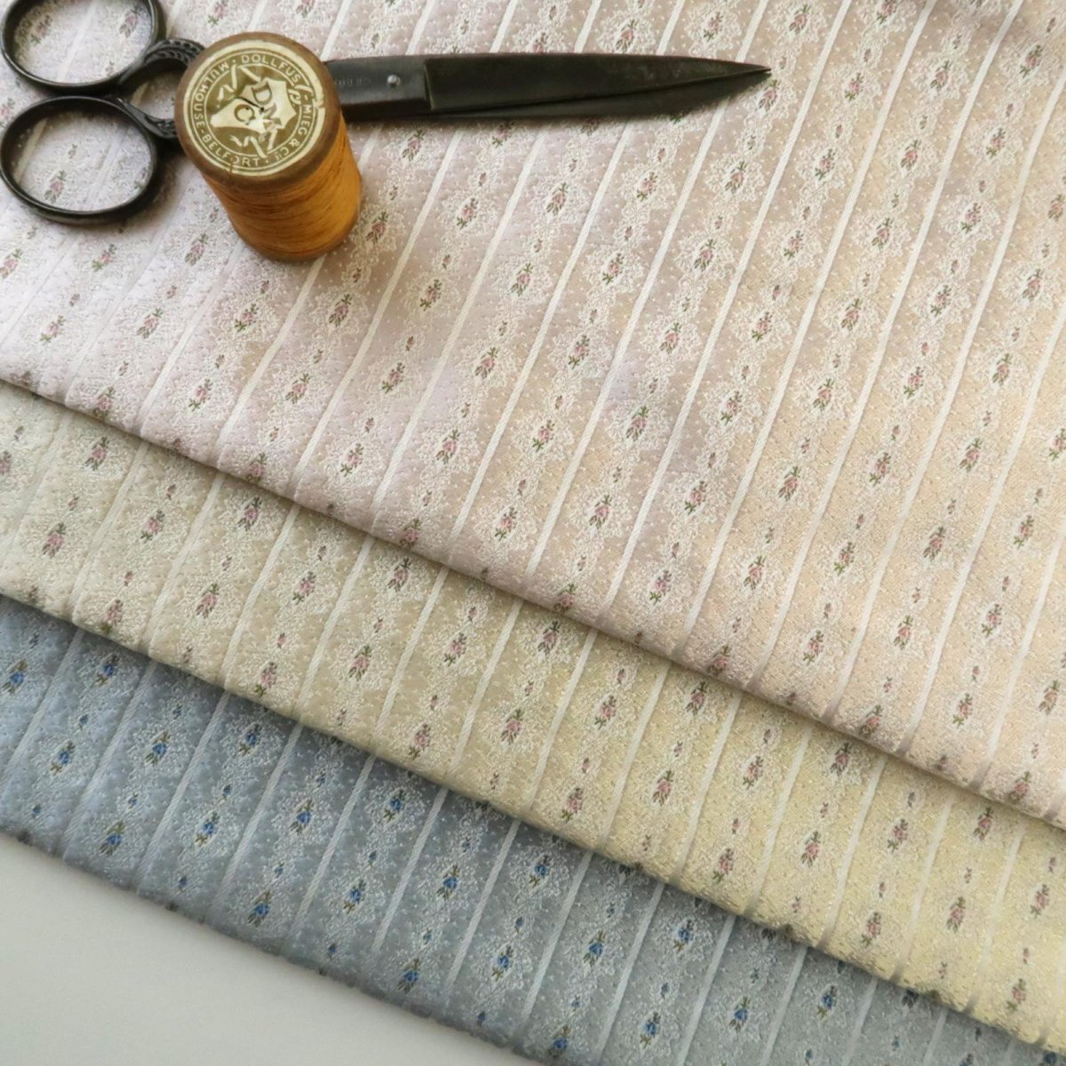 画像2: シルクジャガード　ミニチュアリボン・ローズ柄 (2)