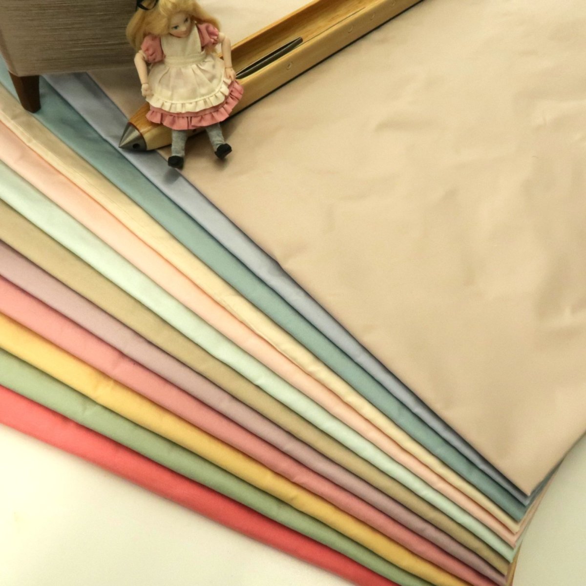 画像1: 18匁薄手シルクタフタ(淡色系）　約100cm×50cmサイズ／約100cm×100cmサイズ (1)