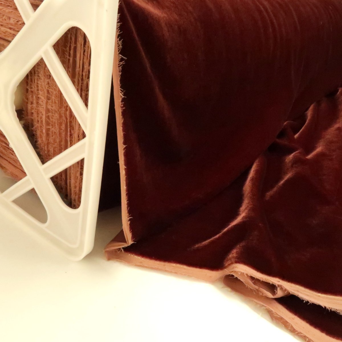 画像2: シルクレーヨンベルベット マーロンレッド 110cm巾  <在庫限り> (2)