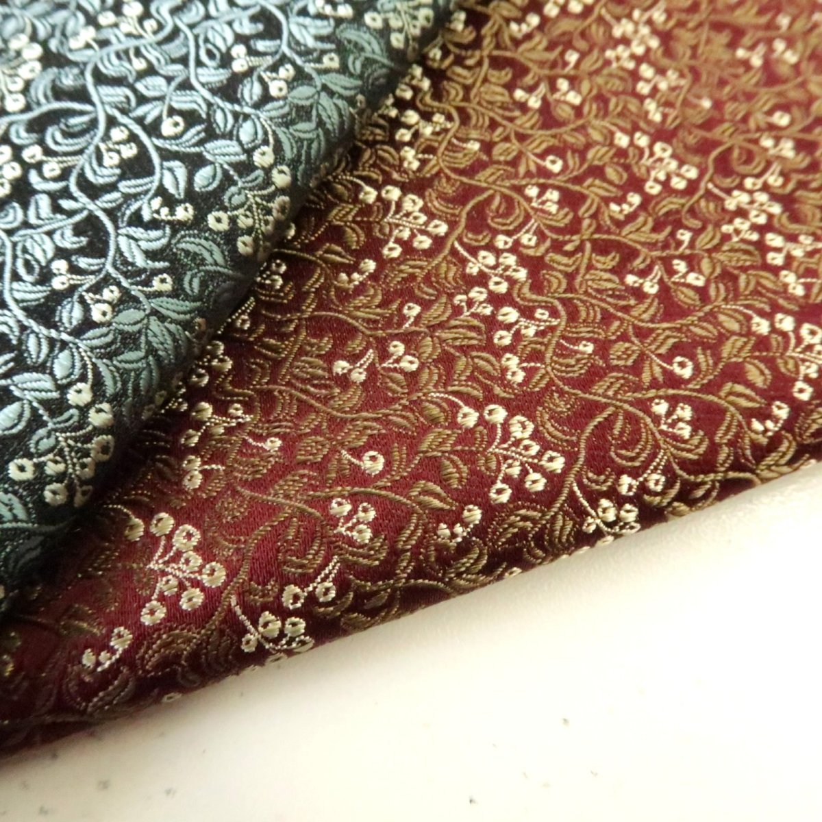 画像2: シルクジャガード　ベリー柄(数量限定色）※50cm×50cmのカットサイズ (2)