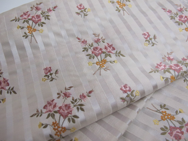 アンティークのバラ柄を織ってみました。