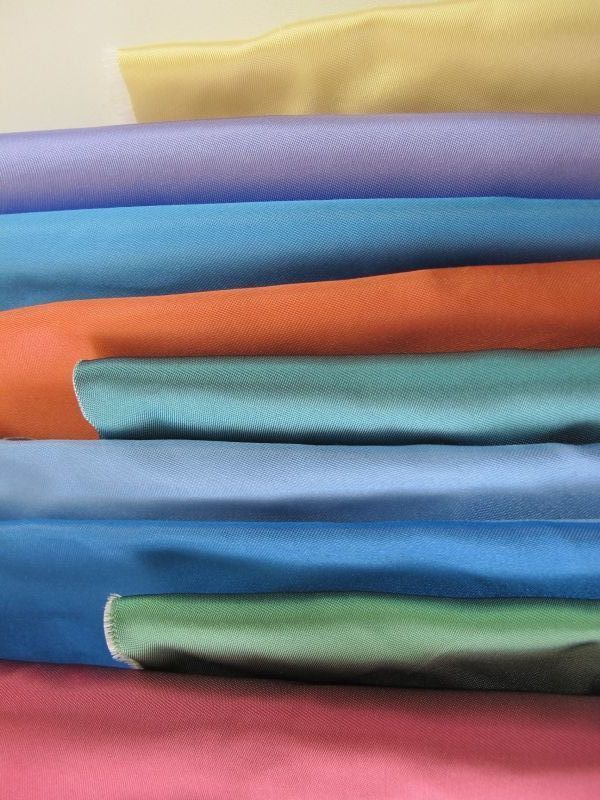 新色シルクタフタ12色中9色織りあがり！