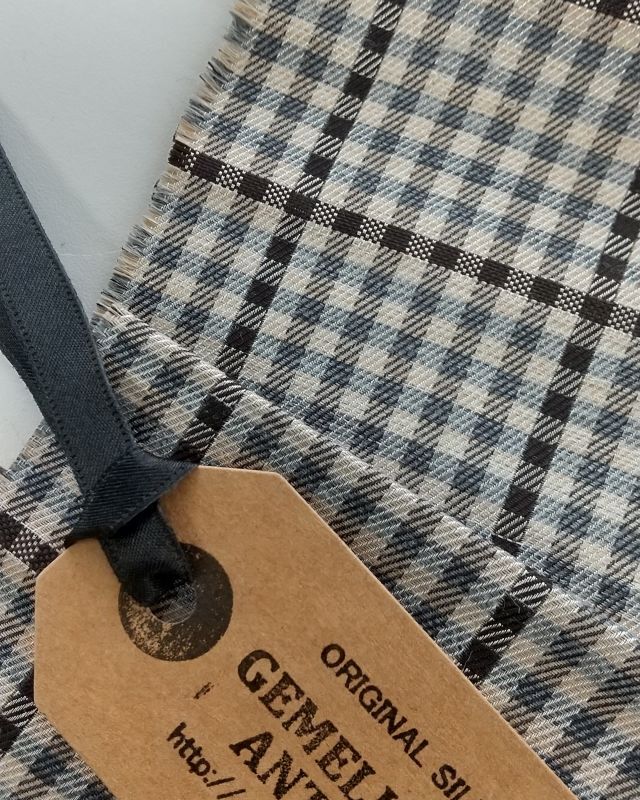 新柄シルクウールのチェック柄 製織中